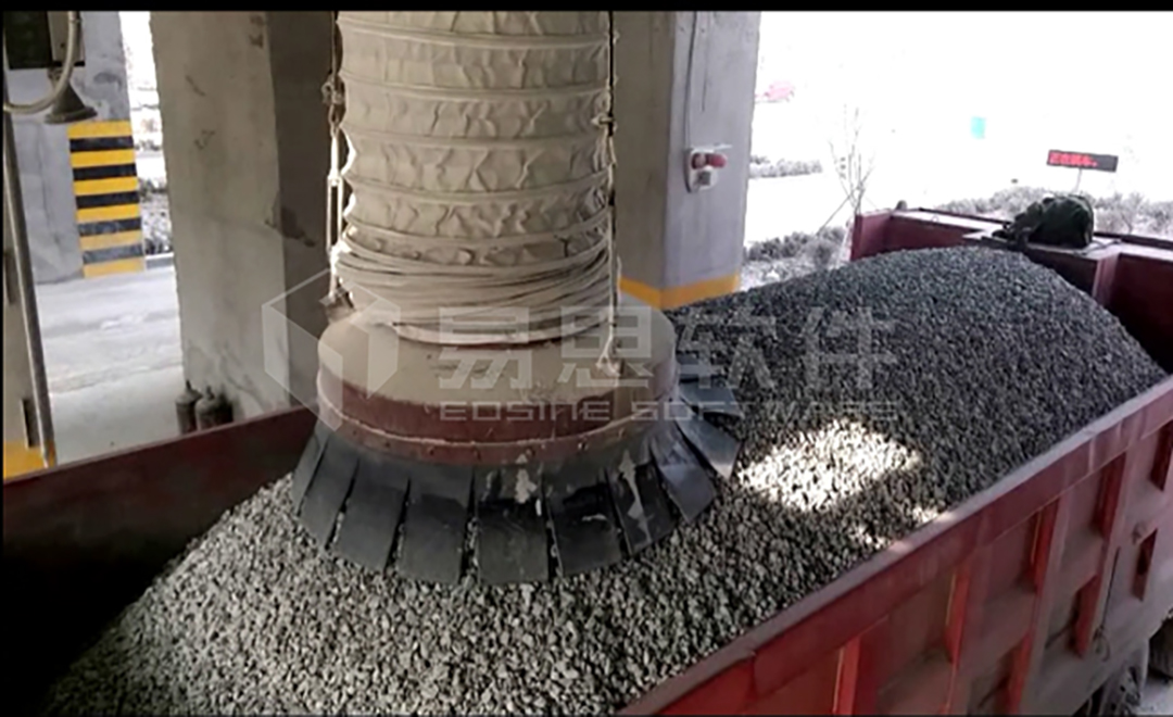 1706869302145993.jpg 骨料裝車(chē)圖.jpg